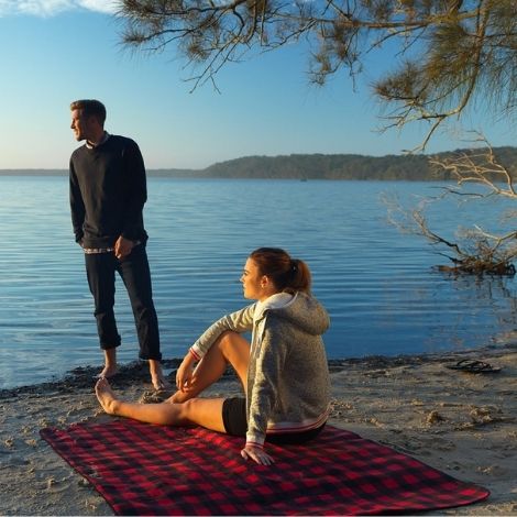 swanndri-S15901-check-picnic-blanket-blue-red